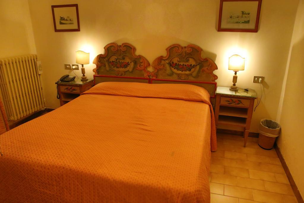 Hotel Villa Le Rondini ฟลอเรนซ์ ภายนอก รูปภาพ