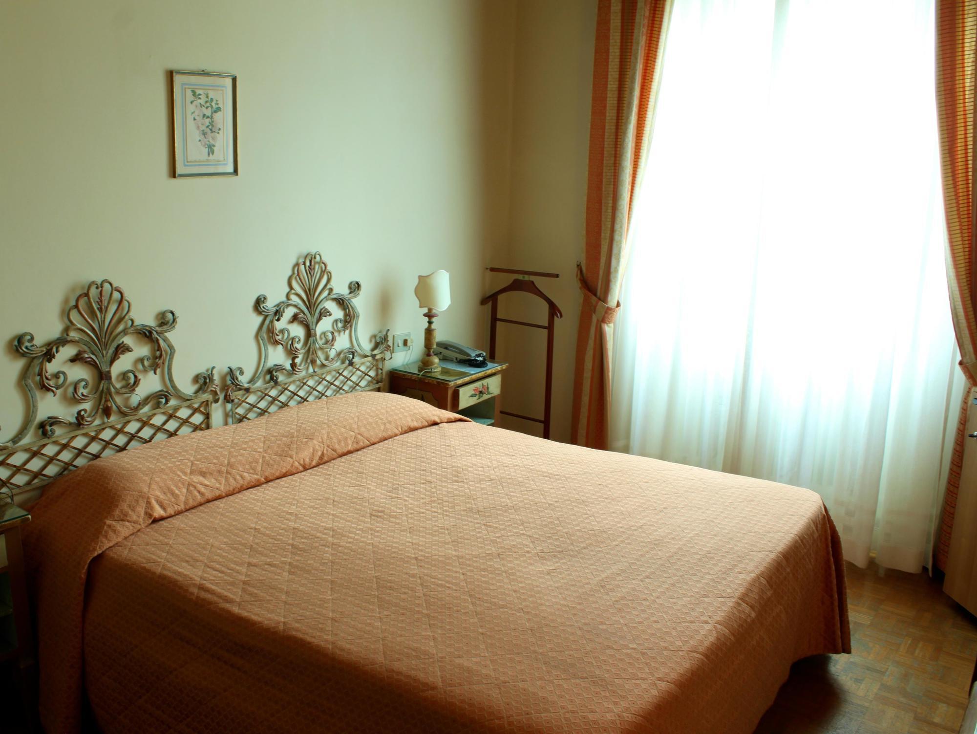 Hotel Villa Le Rondini ฟลอเรนซ์ ภายนอก รูปภาพ