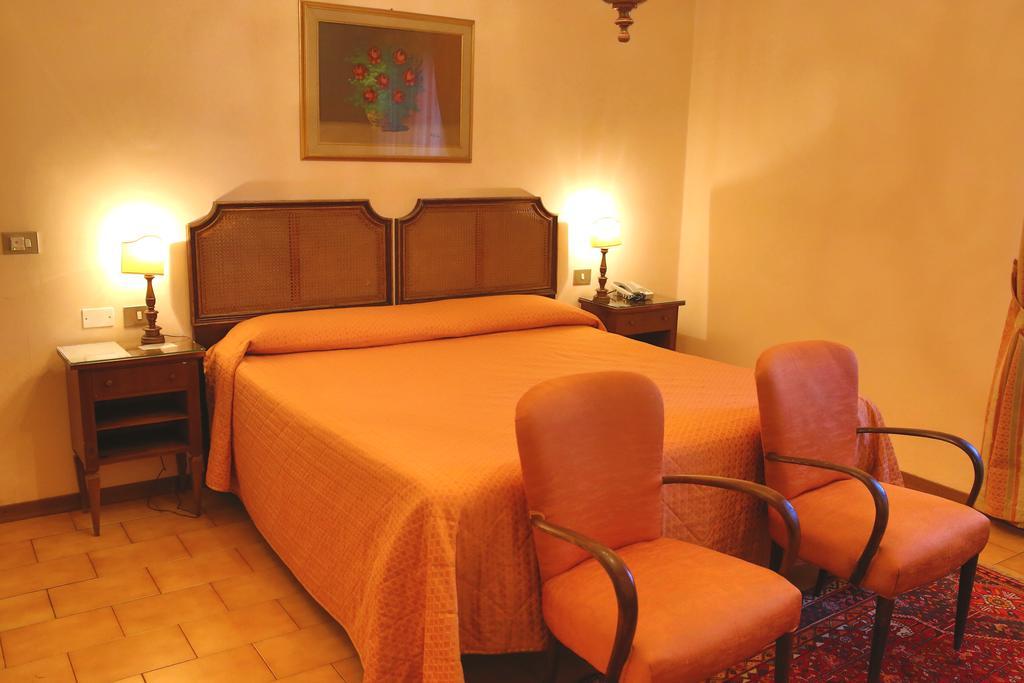 Hotel Villa Le Rondini ฟลอเรนซ์ ภายนอก รูปภาพ