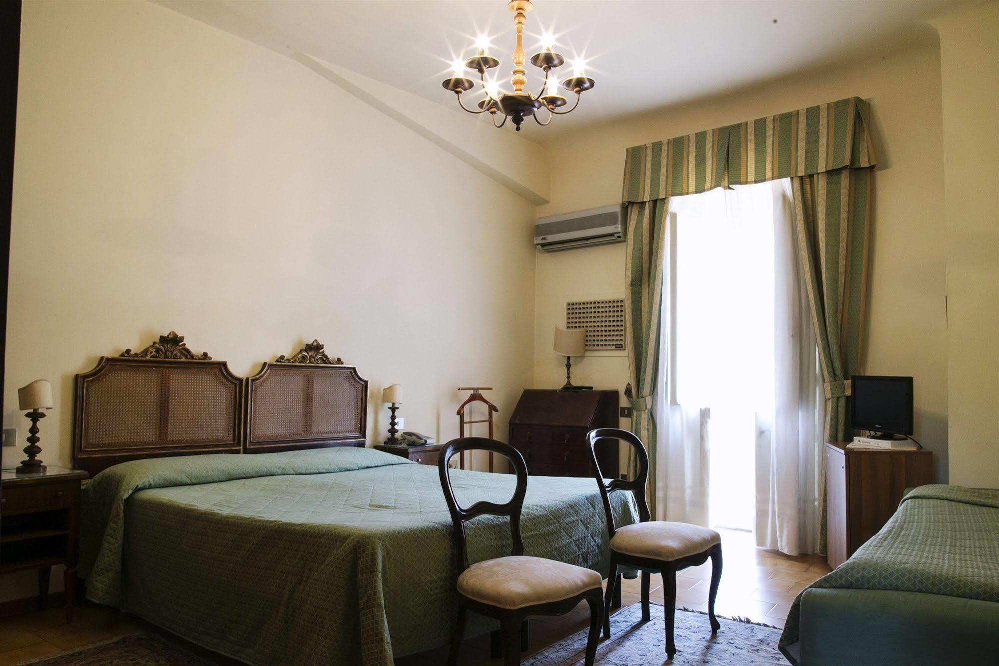 Hotel Villa Le Rondini ฟลอเรนซ์ ภายนอก รูปภาพ